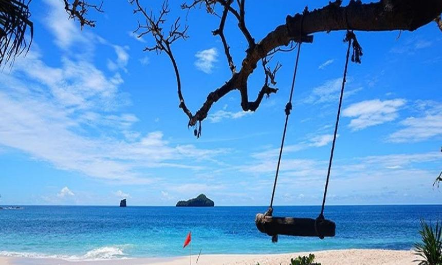 Pantai Sendiki, tempat wisata di Malang yang cocok untuk liburan keluarga dengan harga tiket di bawah Rp 10 ribu. (Dok direktoripariwisata.id)