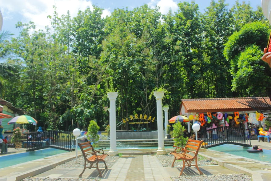 Pemandian Air Panas Krakal, wisata di Kebumen yang hits dengan pemandangan alam indah yang bisa kamu kunjungi. (Dok kebumenkab.go.id)