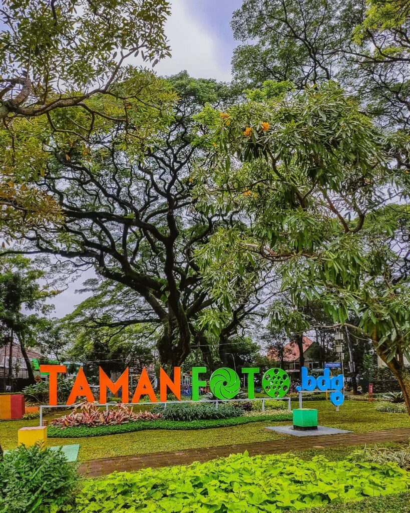 Taman Foto, tempat wisata di Bandung dengan harga tiket murah dan Instagramable cocok untuk anak-anak. (Instagram.com/@ridwansyah888)