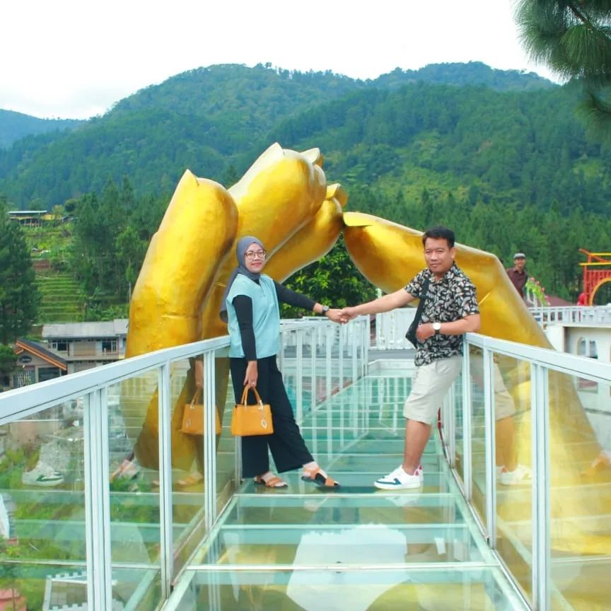 The Geong Puncak Guci Tegal, tempat wisata yang ada di Guci, Tegal. (Instagram.com/@ikasetya286)