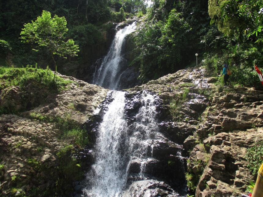 Curug Cikoneng, wisata air terjun di Bogor untuk healing atau berburu foto Instagramable. (Dok direktoripariwisata.id)