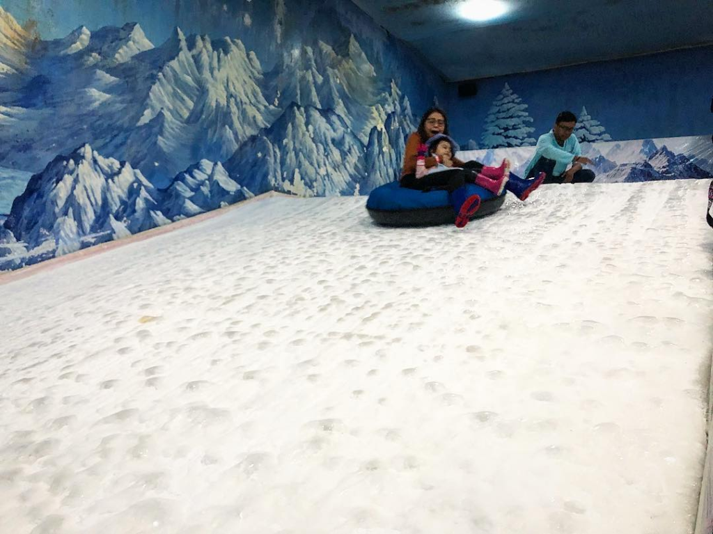 Snow Park Adventure, tempat wisata salju di kawasan Jakarta dan sekitarnya. (Instagram.com/@snowparkadventure)