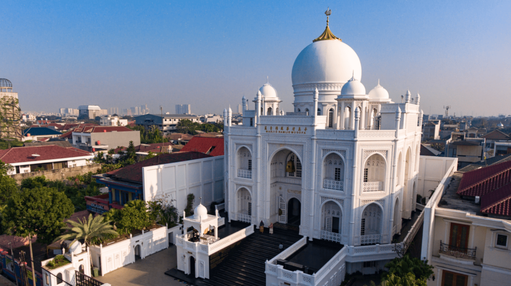 Masjid Ramlie Musofa, rekomendasi tempat wisata religi yang bisa kamu kunjungi untuk ngabuburit. (Dok jakarta-tourism.go.id)