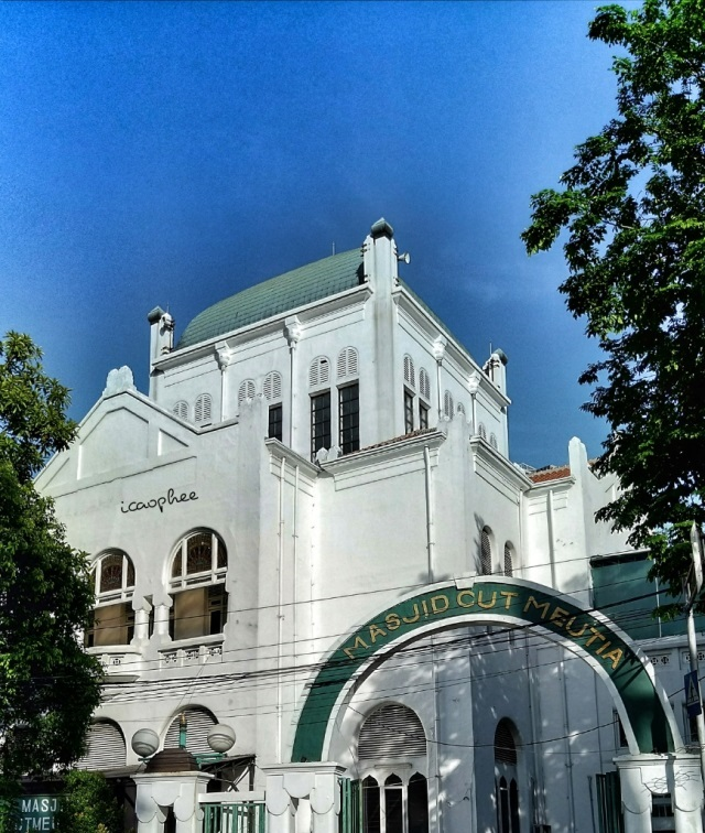 Masjid Cut Meutia, rekomendasi tempat wisata religi yang bisa kamu kunjungi untuk ngabuburit. (Dok masjidcutmeutia.com)