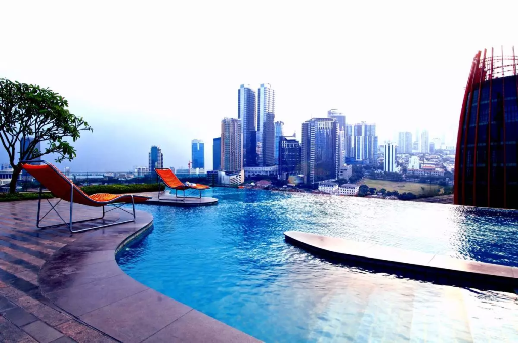 Manhattan Hotel Jakarta, hotel dengan kolam renang rooftop di Jakarta. (Dok hotel-manhattan.com)