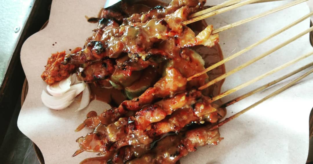 Sate Ayam Ponorogo Pak Mangun, tempat makan legendaris dan enak dekat Stasiun Solo Balapan. (Instagram.com/@sateayampakmangun_gumpang)