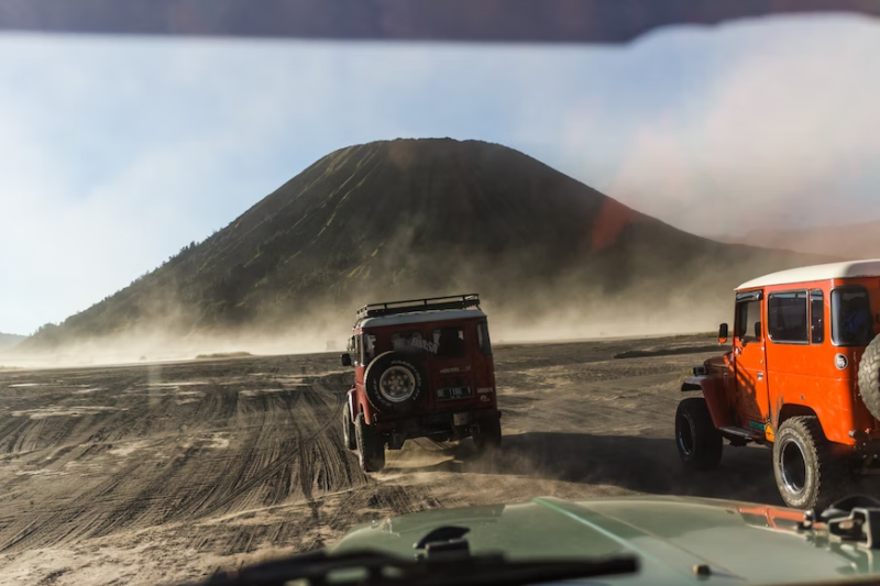 Gunung Bromo, harga tiket masuk dan biaya naik Jeep wisata. (Unsplash/Levi Ari Pronk)