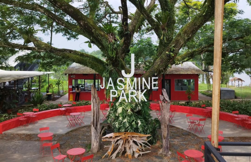 Jasmine Park & Farm, tempat wisata gratis di Tangerang bisa buat nongkrong di tepi danau dan melihat berbagai jenis binatang. (Instagram.com/@ch.fen_)
